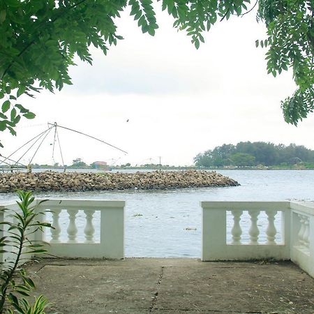 Muziris Harbour View Ξενοδοχείο Kochi Εξωτερικό φωτογραφία